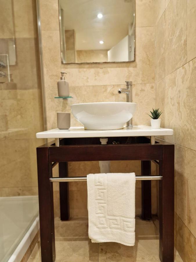 3 Bedrooms Flat Near Russell Square ลอนดอน ภายนอก รูปภาพ
